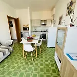 Giulia - Palazzo Milano * Diano Marina
