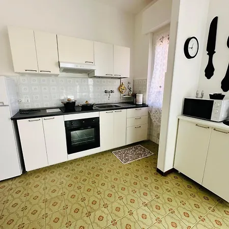 Giulia - Palazzo Milano Lägenhet Diano Marina