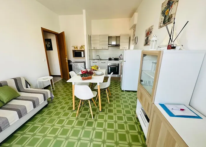 Giulia - Palazzo Milano * Diano Marina